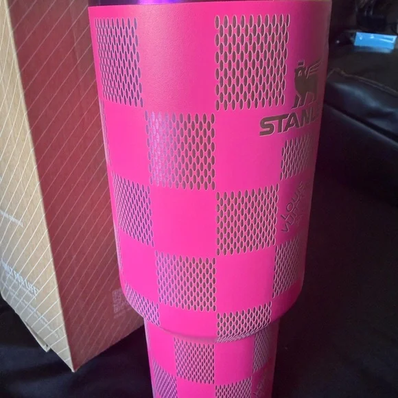 New Stanley 40oz Laser LEngravedV Hot Pink Checkered Tumbler with Straw - Picture 4 of 8